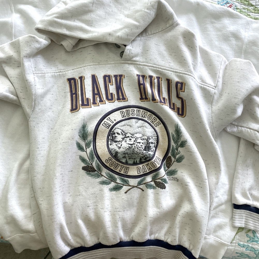 Vintage Black Hills Mount Rushmore Sweatshirt